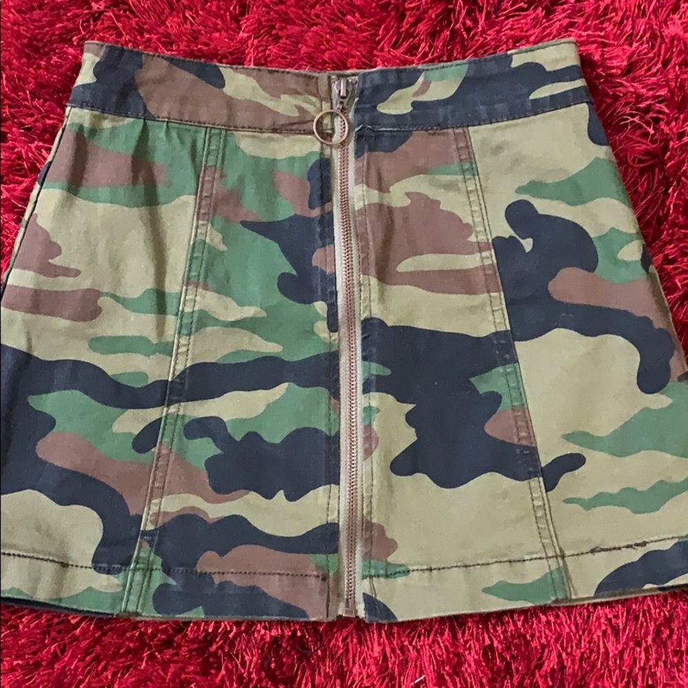 Forever 21 Camo Zip-up Skirt - Picture 1 of 5